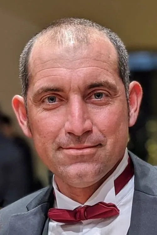 David Scicluna interpretando a Father