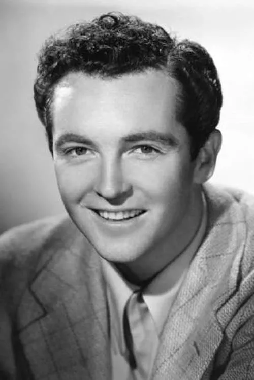 David Street interpretando a Paul Blake