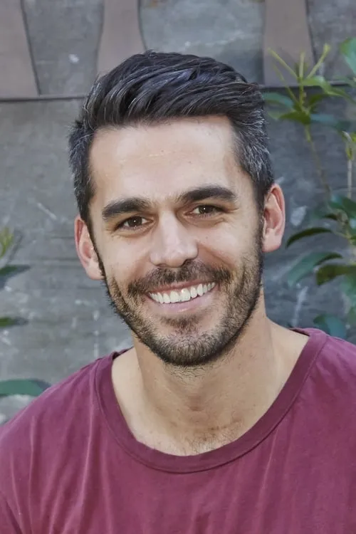 Dean Ipaviz — personaje: Himself