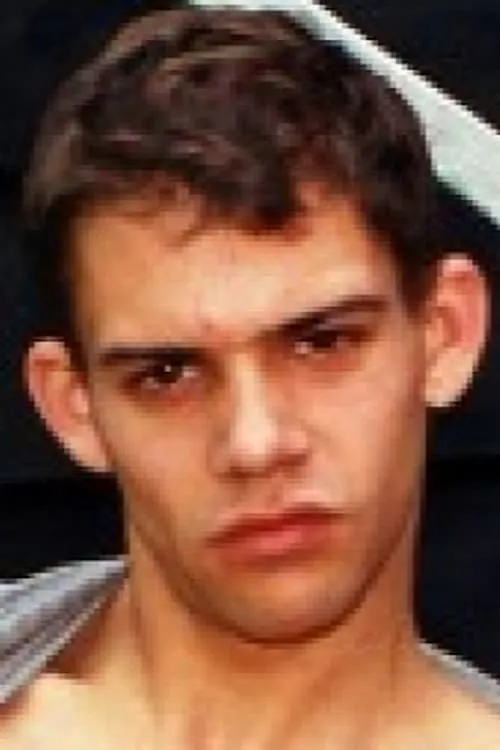 Dean Williams interpretando a