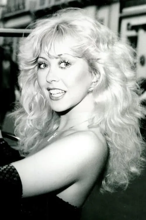 Kenny Everett ha trabajado con Debbie Linden en 2 ocasiones