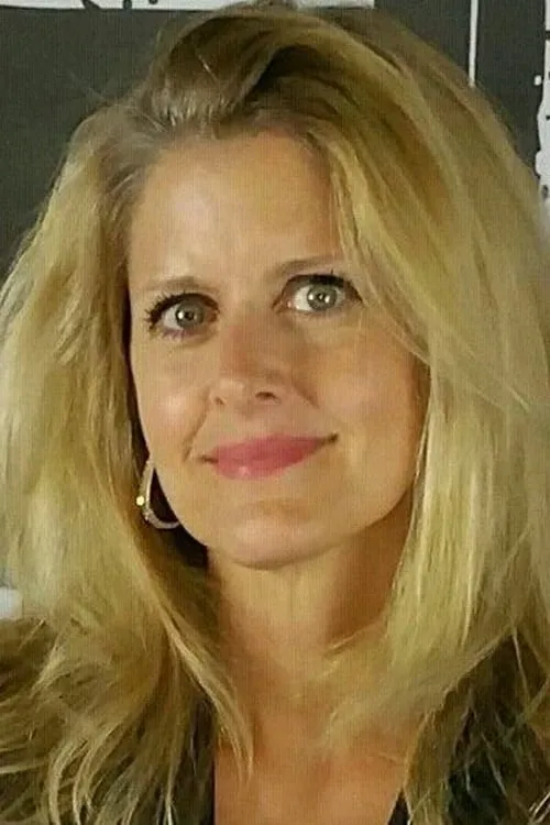 Gine Lui ha trabajado con Deborah Kay Hooker en 1 ocasiones