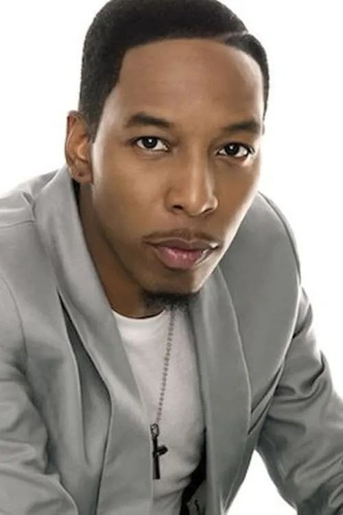 Deitrick Haddon interpretando a Dwight Hawkins