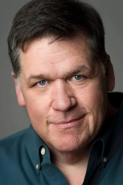 Delaney Williams interpretando a Detective #1