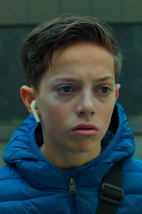 Delano Watchman interpretando a Stefano