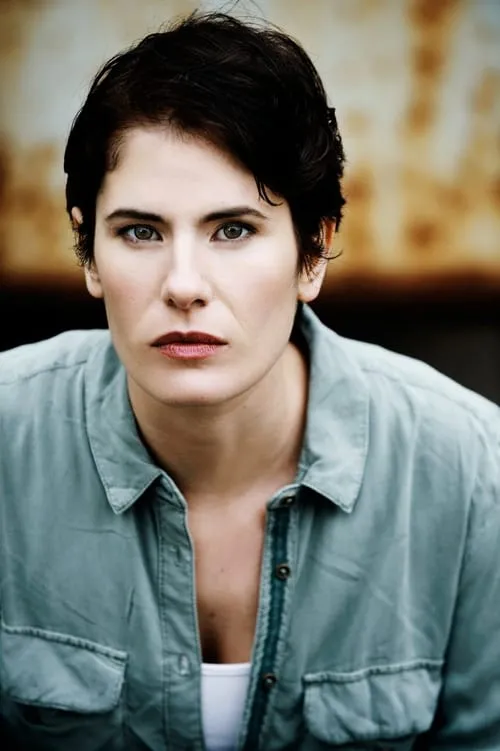 Demet Fey — personaje: Mama (voice)