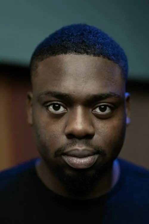 Demmy Ladipo interpretando a Callum