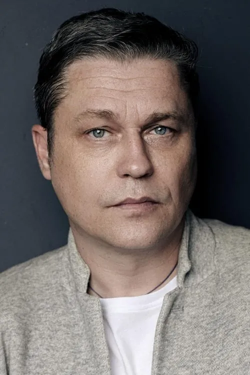 Denis Rozhkov — personaje: Andrei Frolov