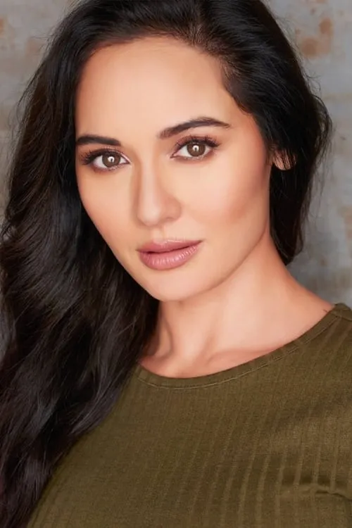 Denise Poole interpretando a Tara