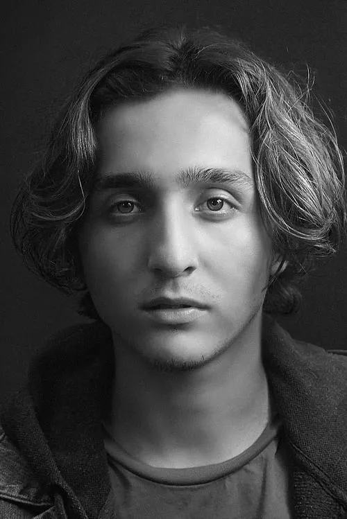 Denizhan Akbaba interpretando a Ali