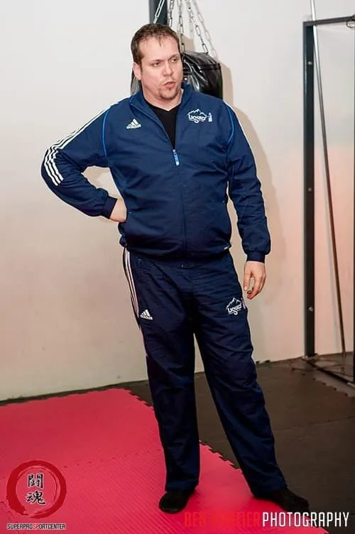 Dennis Krauweel — personaje: Coach