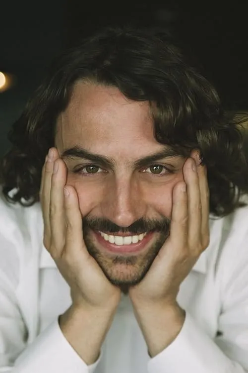 ??d?a ????s? ha trabajado con Dennis Makris en 1 ocasiones