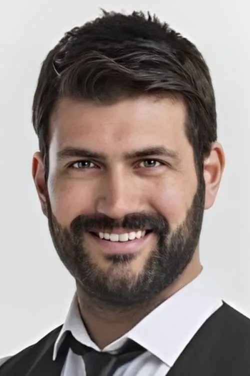 Derda Yasir Yenal interpretando a 