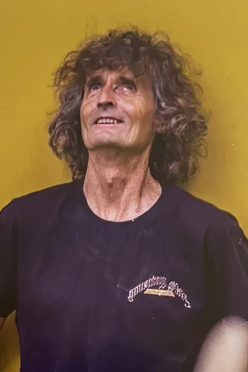 Derek Hynd interpretando a Self