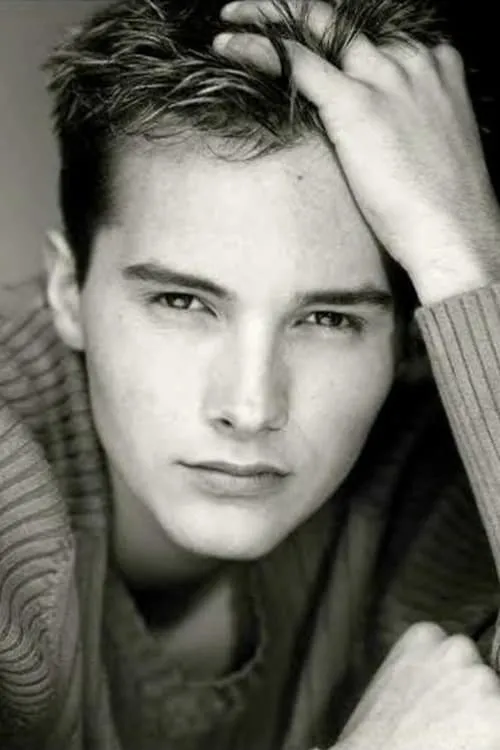 Derek Lee Nixon interpretando a Jack