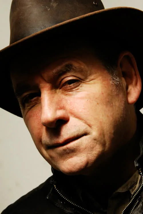 Derek Lord interpretando a Stephen O'Shea