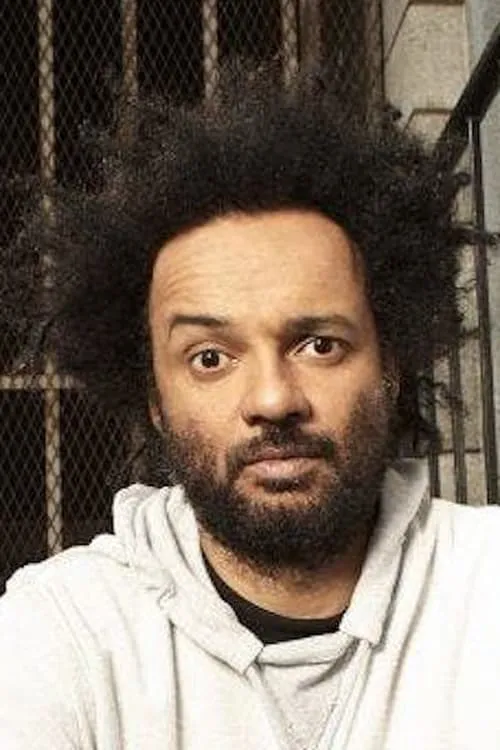 Derrick Beckles interpretando a Himself