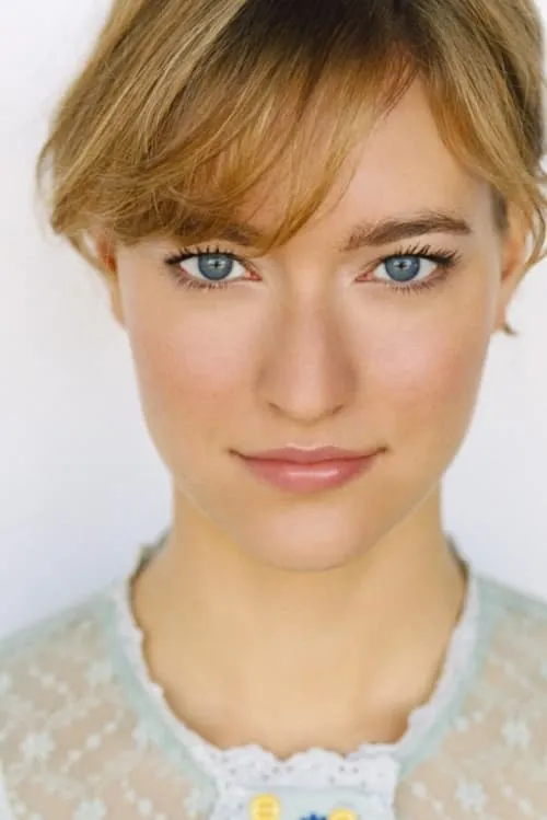 Desi Domo interpretando a Katie (Publicist)