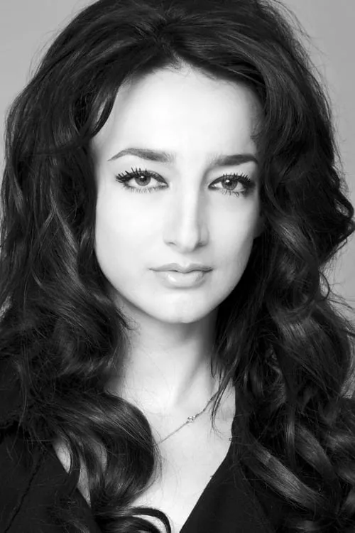 Desislava Tenekedjieva interpretando a Raped girl