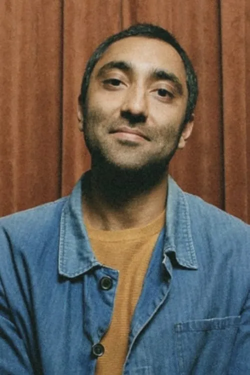 Devin Das interpretando a Devin