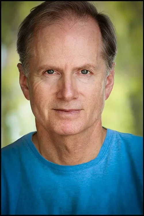 Devon Abner interpretando a Ticket Agent