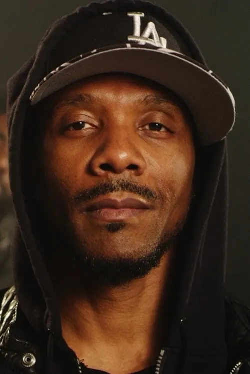 Dex Elliott Sanders interpretando a Darryl Fielding