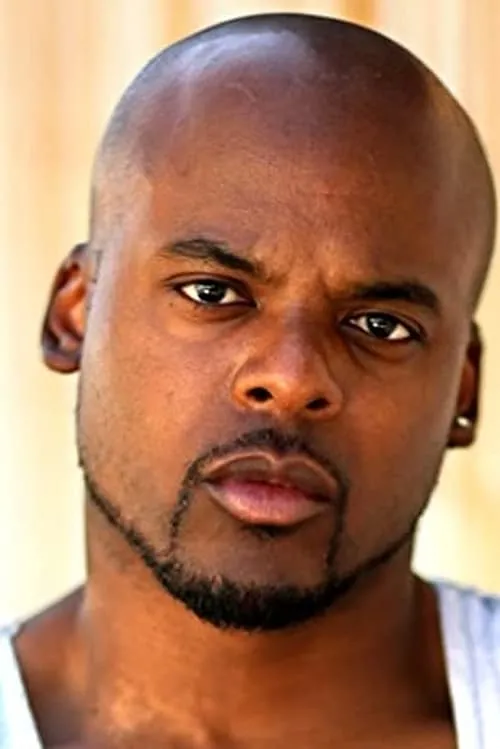 Dexter Bell interpretando a Sheriff's Deputy #1