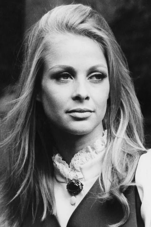 Dginn Moeller interpretando a Carroll Buchheim