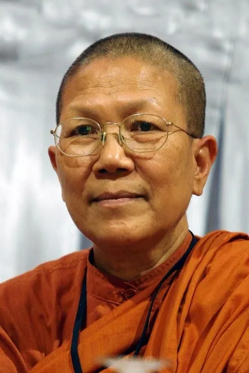 Dhammananda Bhikkhuni interpretando a