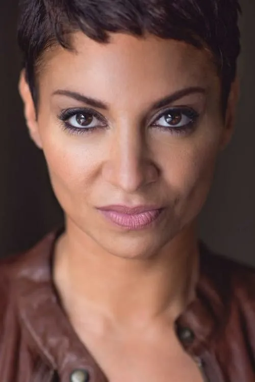 Diana Lovell interpretando a Charlene