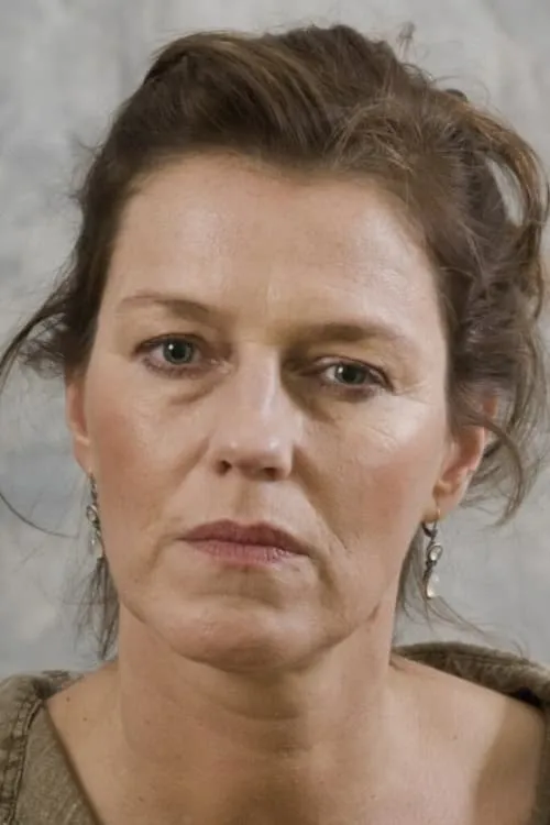 Diana-Maria Breuer interpretando a Jochens Mutter