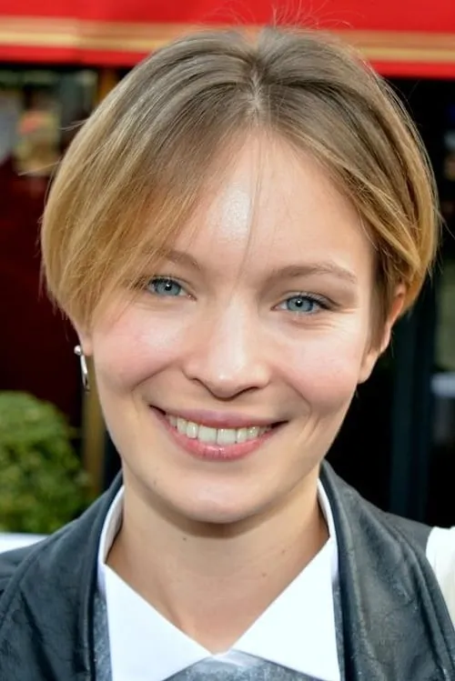 Diane Rouxel interpretando a Hubert