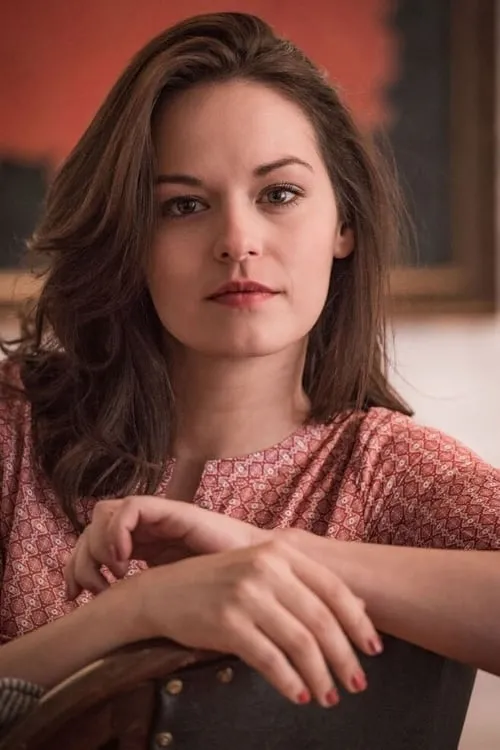 Diane Willems interpretando a Natalie Lohe