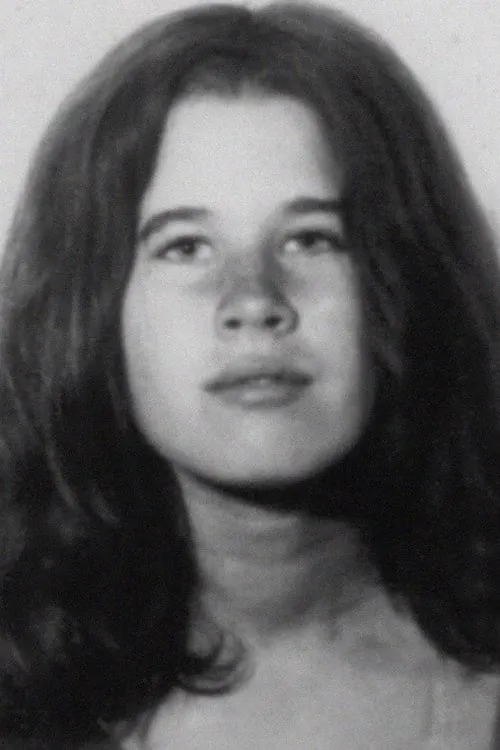 Dianne Lake interpretando a Self - Manson Family Member