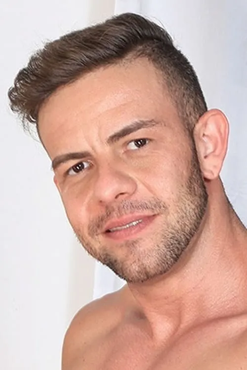 Diego Senna interpretando a