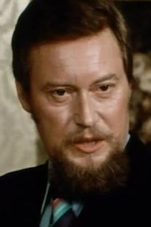 Dieter Groest interpretando a Professor Emmerson