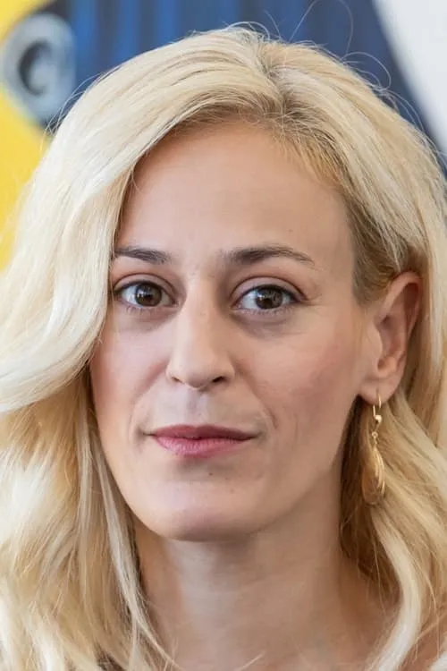 Dimitra Vlagopoulou interpretando a Anna