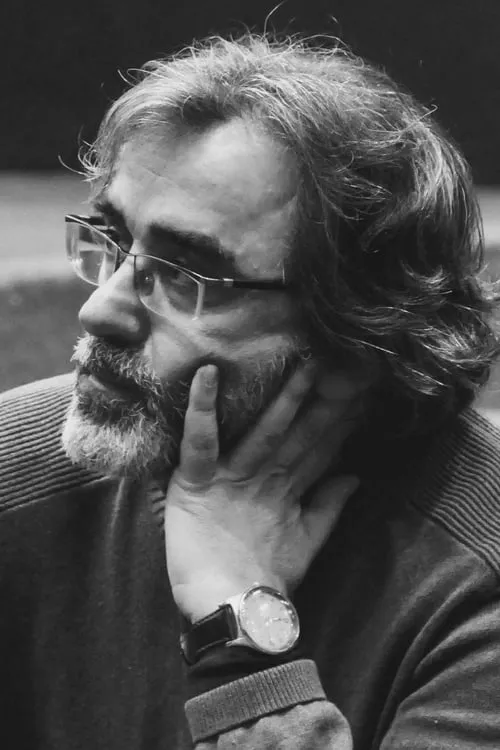 ????? ???s?a ha trabajado con Dimitris Koutsiambasakos en 1 ocasiones