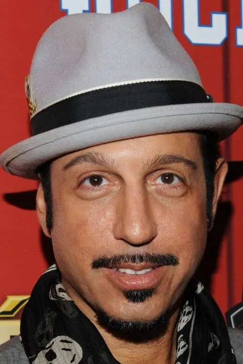 Guershon Moreno ha trabajado con Dino Magis en 1 ocasiones