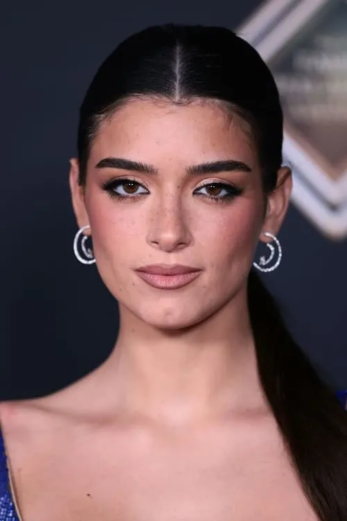 Tate McRae ha trabajado con Dixie D'Amelio en 1 ocasiones