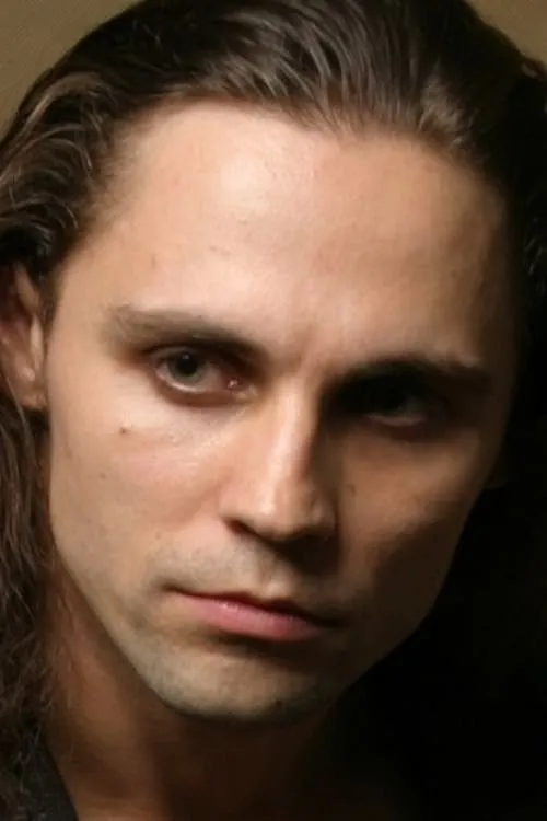 Dmitry Bozin interpretando a