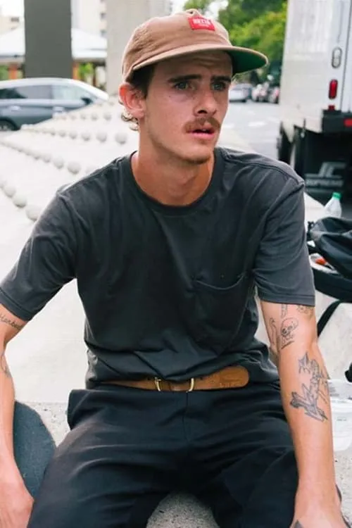 Dolan Stearns interpretando a