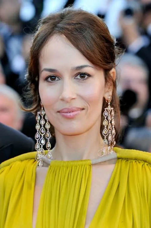 Dolores Chaplin interpretando a 