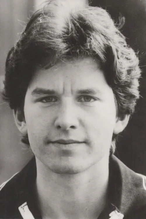 Dominic Guard interpretando a Andrew Lunn