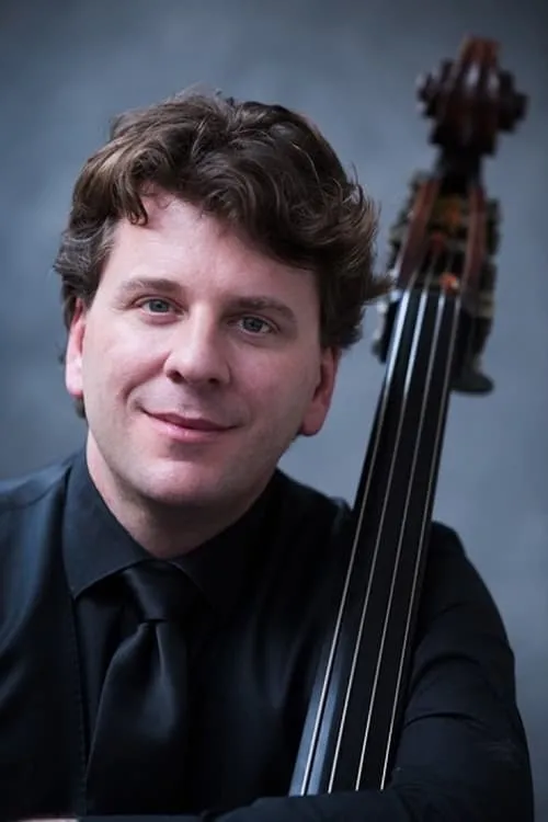 Dominic Seldis — personaje: Contrabassist