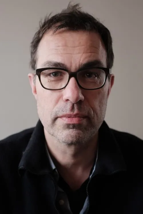 Dominik Moll interpretando a Self