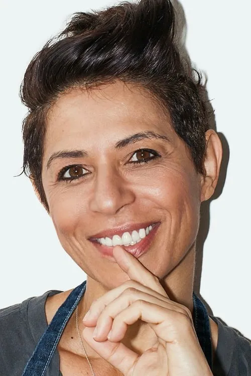 Cat Cora ha trabajado con Dominique Crenn en 1 ocasiones