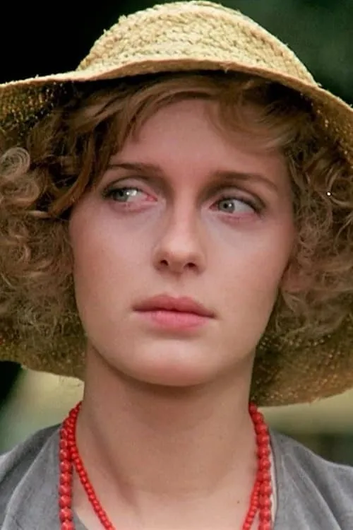 Dominique Darel interpretando a Elizabeth