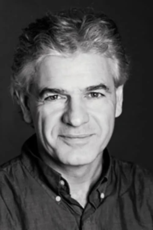 Dominique Lamure interpretando a Marcel