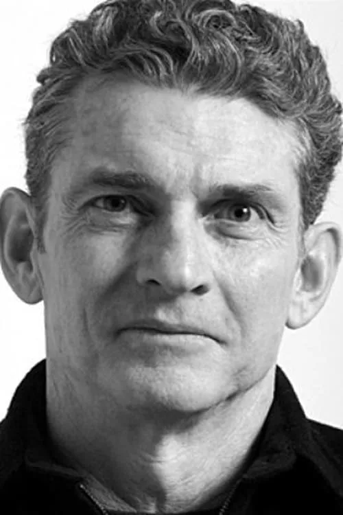 Don Bajema interpretando a Dorian James